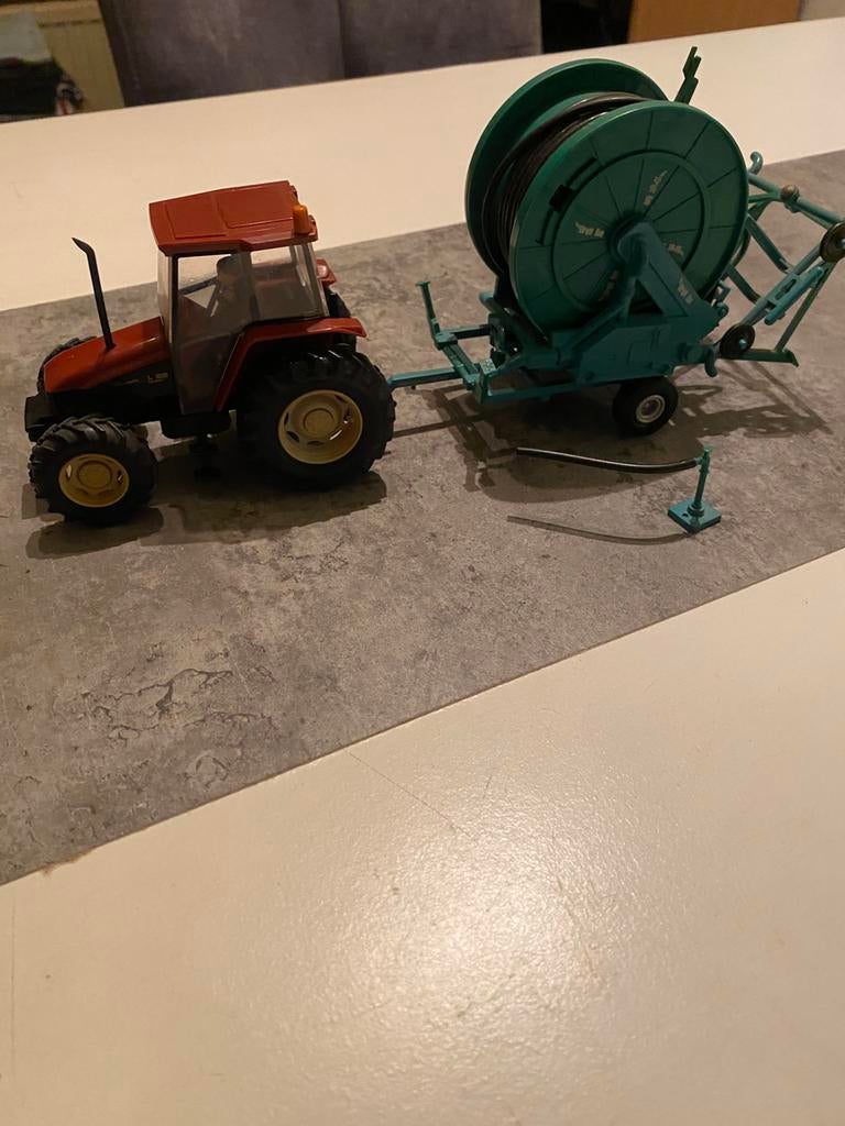 Britains newholland/ fiatagri L85 met sproeiwagen, Ophalen of Verzenden, Nieuw, Tractor of Landbouw, Britains