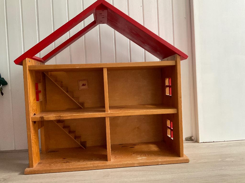 Houten poppenhuis met meubeltjes en poppetjes, Ophalen, Gebruikt, Poppenhuis