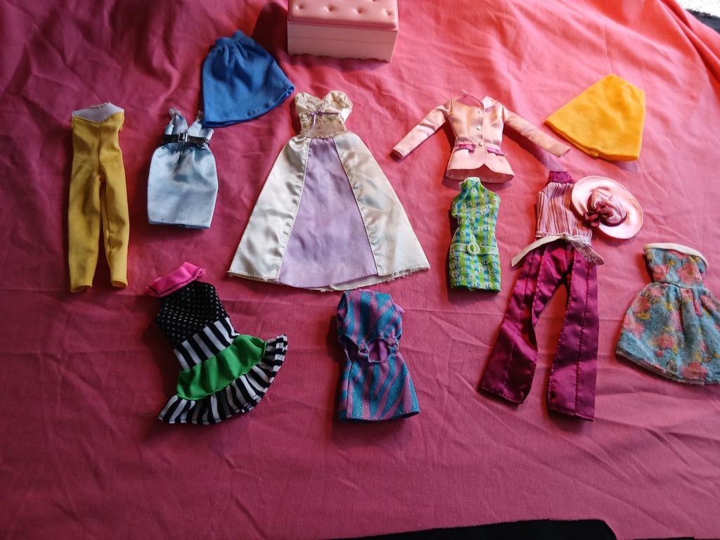 Barbie kleding vintage 12, Ophalen of Verzenden, Zo goed als nieuw, Kleertjes