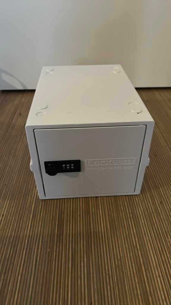 Medicijnen kluis., Ophalen, Zo goed als nieuw