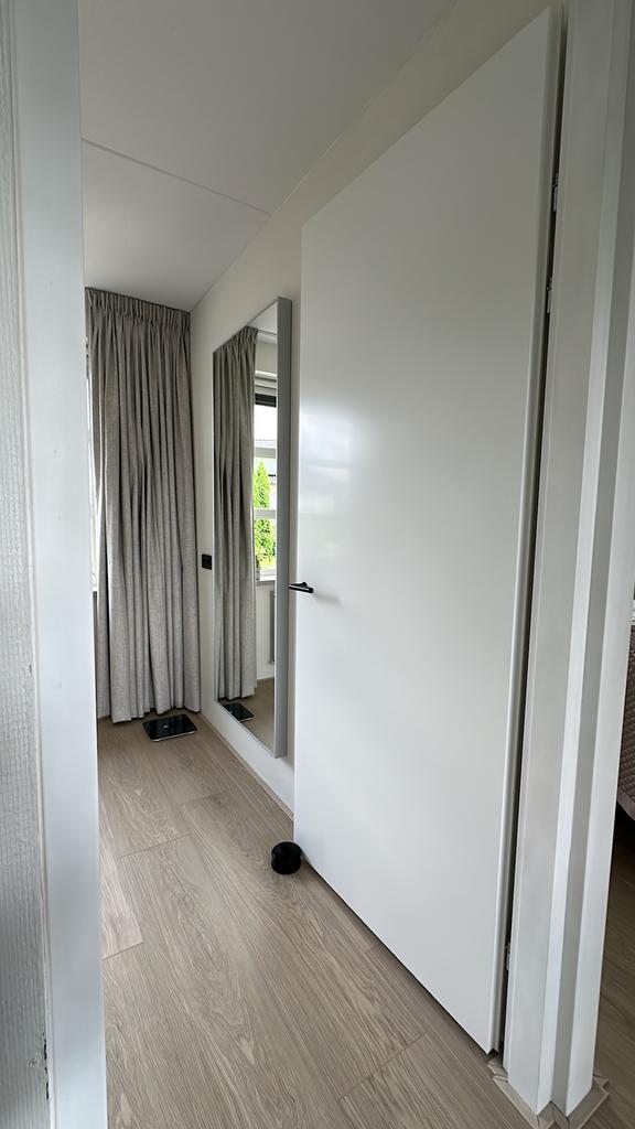 Nieuwe opdekdeur 231,5 cm x 93cm linksdraaiend, Huizen en Kamers, Kamers te huur