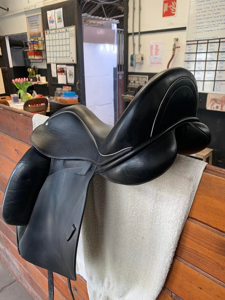 Custom Icon Flight 17,5”, Ophalen of Verzenden, Zo goed als nieuw, Dressuur