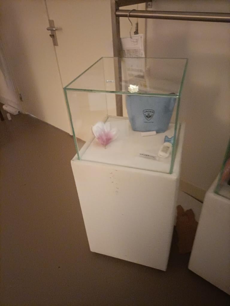 3 show vitrines.Om je product te showen, Huis en Inrichting, Kasten | Vitrinekasten, Ophalen, 50 tot 100 cm, Glas, Minder dan 100 cm