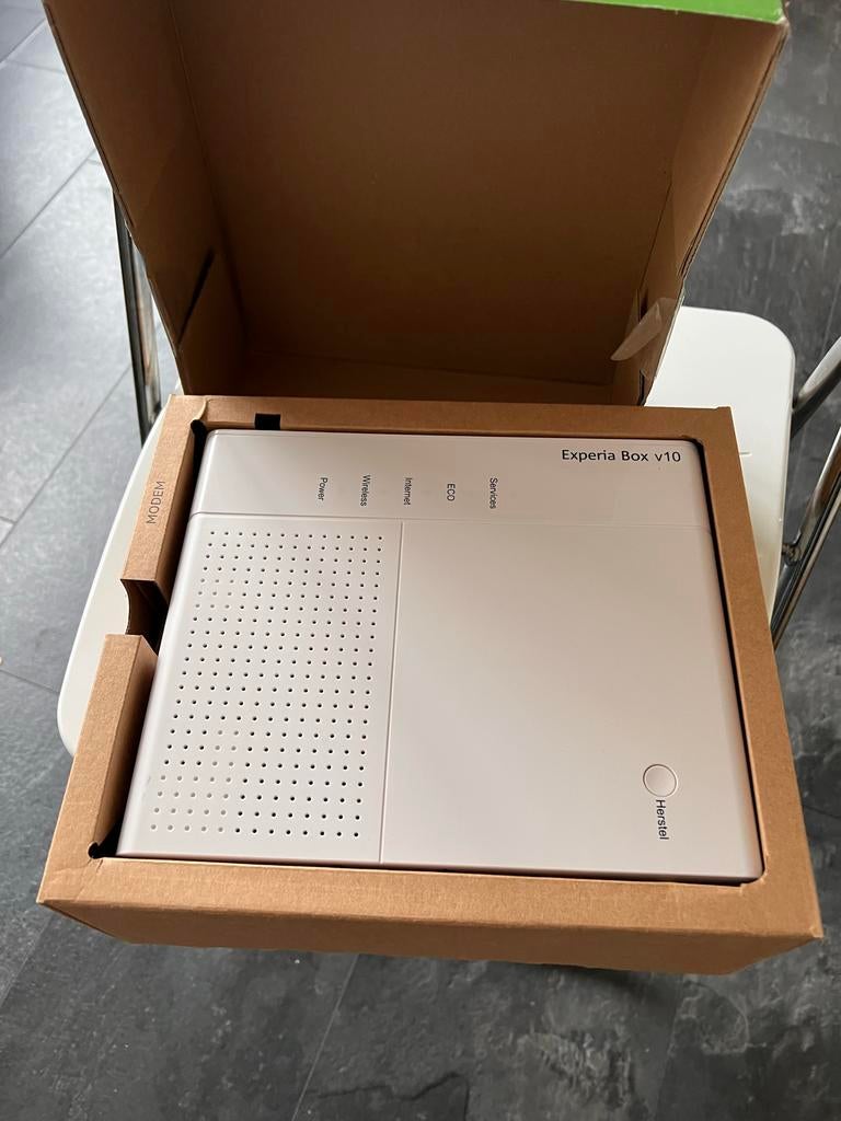 KPN Experia Box V10 Modem/Router, Computers en Software, Routers en Modems, Ophalen of Verzenden, Zo goed als nieuw, Router met modem