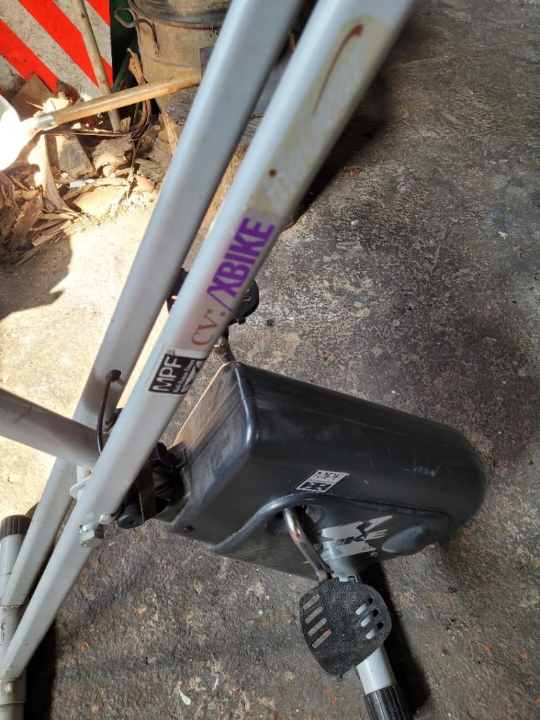 compacte hometrainer XBike, Sport en Fitness, Ophalen, Gebruikt, Benen, Hometrainer