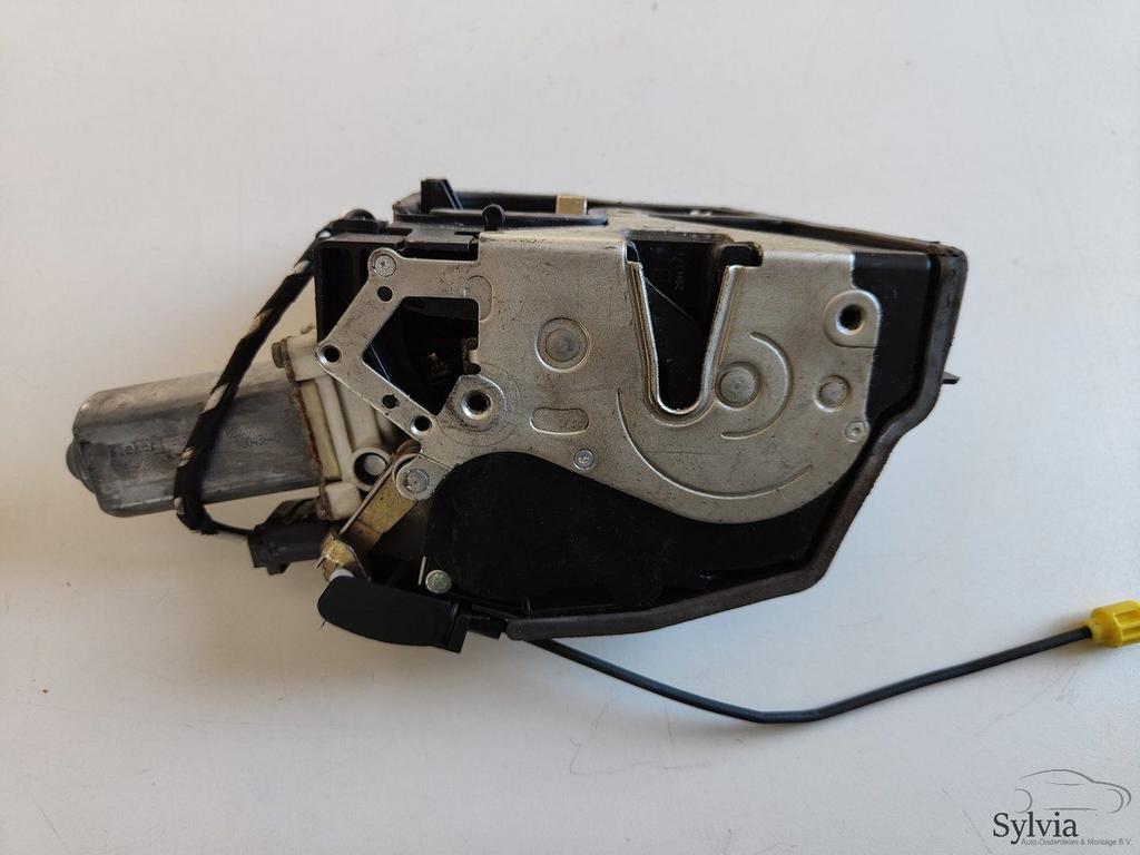 Deurslot softclose rechts achter binnenzijde deur BMW 7 seri, Auto-onderdelen, Gebruikt, -, -, Ophalen of Verzenden