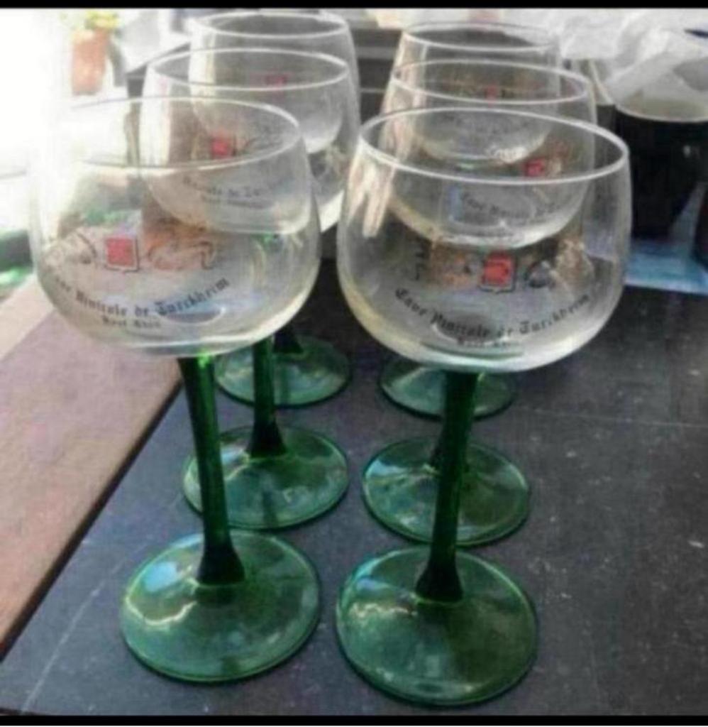 6 Witte Vintage Wijn Glazen - Groene Poot/ 6 Warsteiner Bier, Verzamelen, Glas en Borrelglaasjes, Ophalen of Verzenden, Zo goed als nieuw
