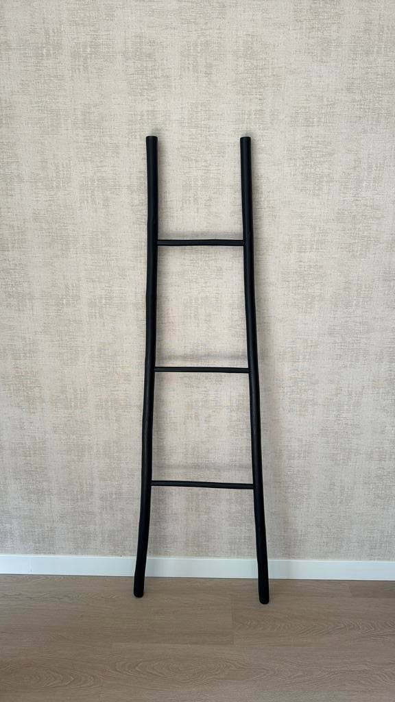 Houten ladder zwart, Ophalen, Zo goed als nieuw