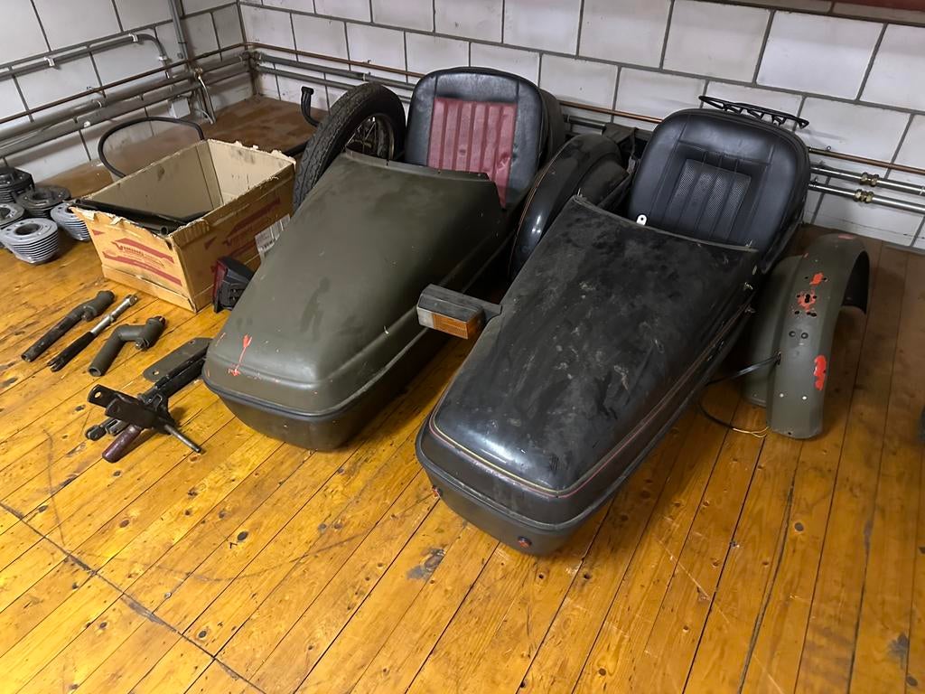 Twee Velorex zijspannen in onderdelen. Zie de foto’s., Motoren