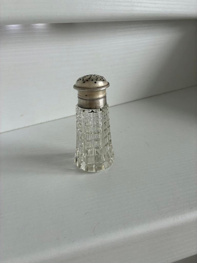 Antiek zoutvaatje met zilveren dop, Antiek en Kunst, Antiek | Goud en Zilver, Ophalen of Verzenden, Zilver