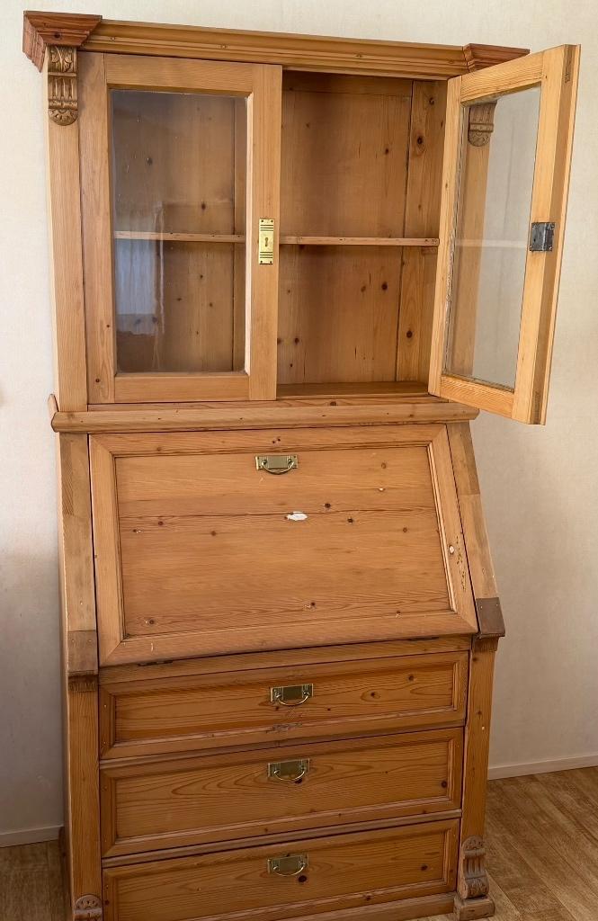 Nostalgische kast met secretaire, Ophalen