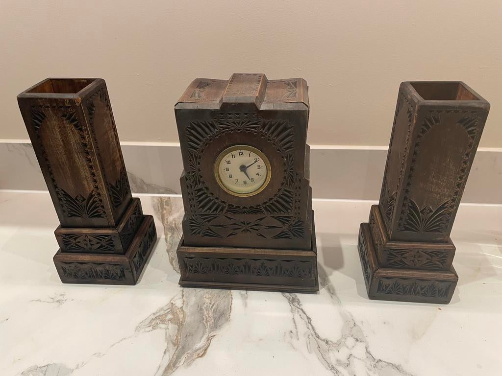 Antieke houten klok met twee vazen, Ophalen