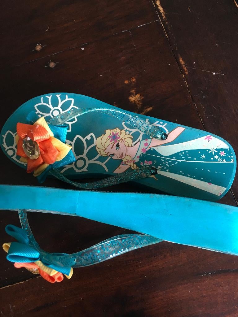 FROZEN slippers originele Disney Store Amerika maat 33 DB, Gebruikt, Meisje, Schoenen, Ophalen of Verzenden