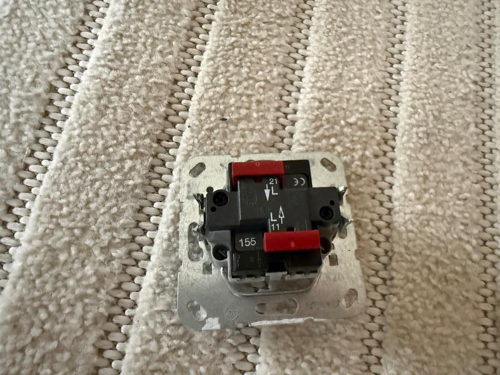 Gira systeem 55 crème, Ophalen of Verzenden, Gebruikt, Stopcontact