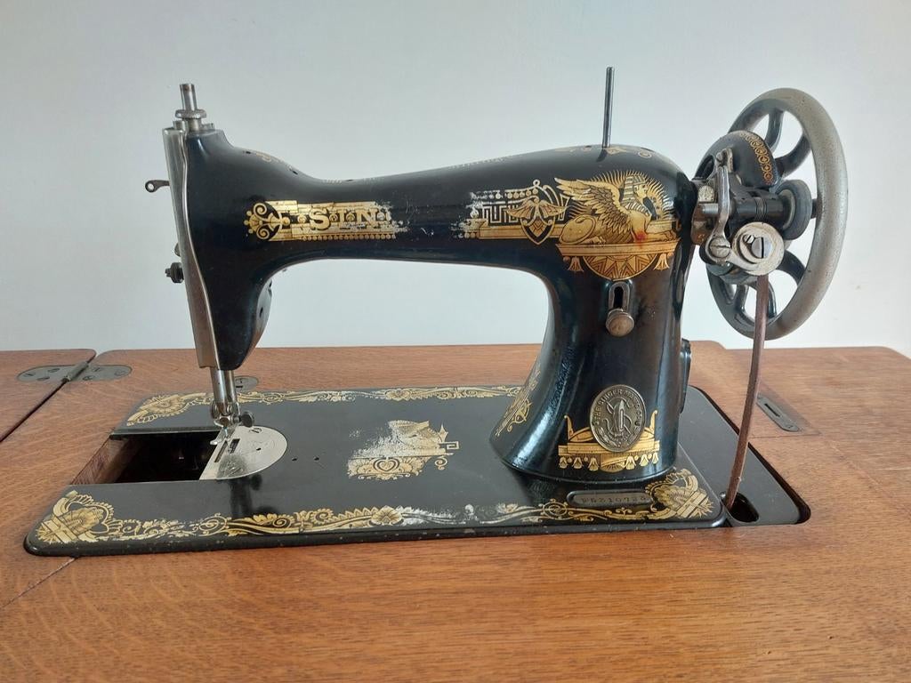 Nostalgische Singer Trapnaaimachine, Ophalen