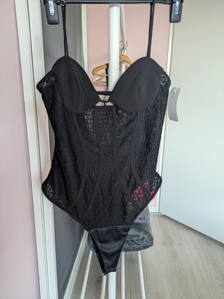 Nieuwe zwarte bodysuit Zara maat M, Kleding | Dames, Ondergoed en Lingerie, Ophalen of Verzenden, Zwart, Body of Korset
