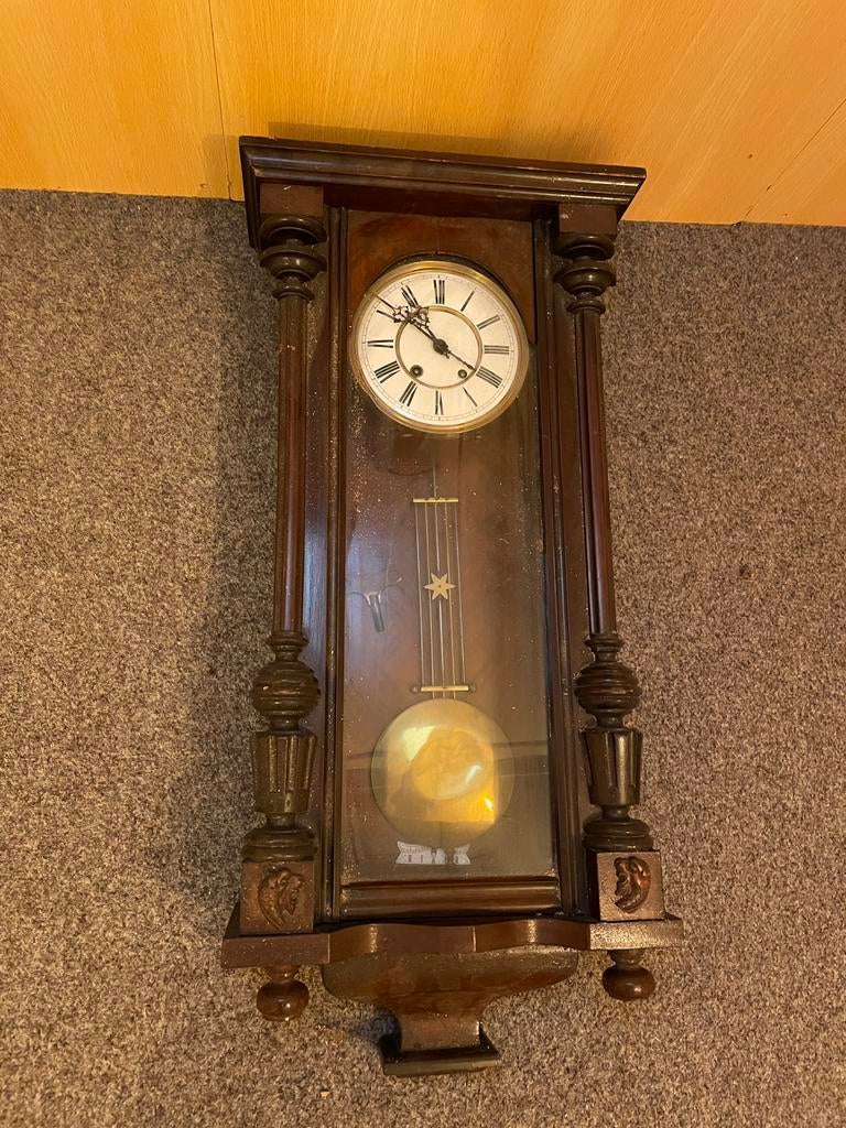 Oude Klok Met Sleutel, Ophalen