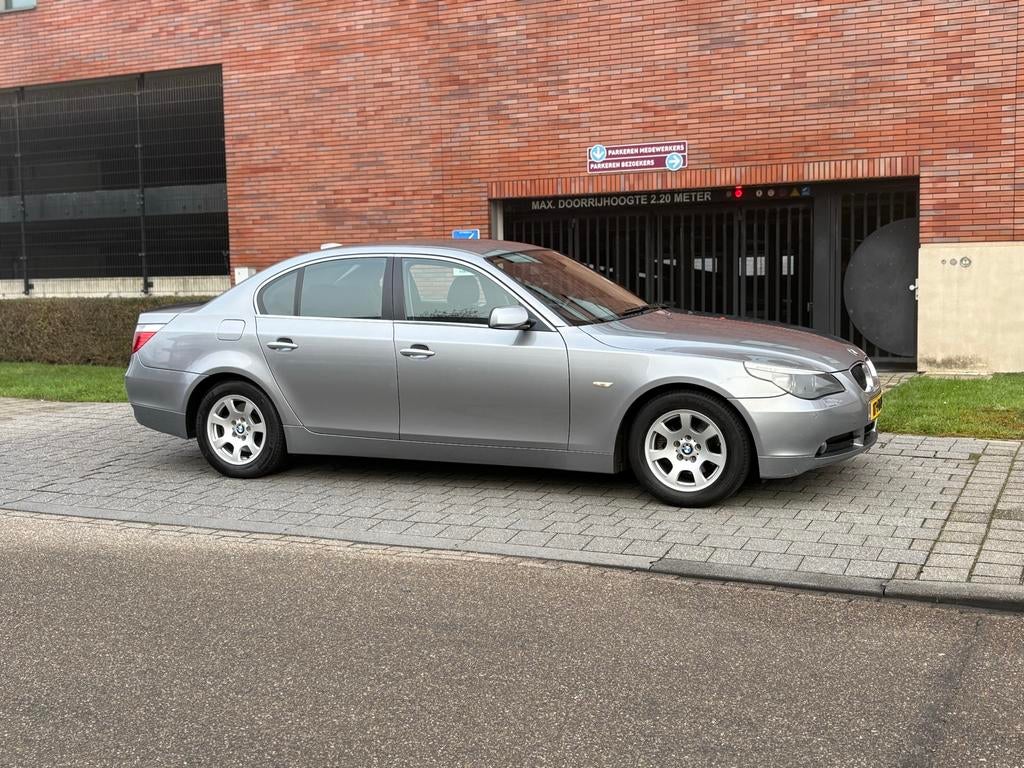 BMW 5-Serie 2.5 I 523 AUT 2006 Grijs, Auto's, Automaat, 1800 kg, 2497 cc, 1465 kg