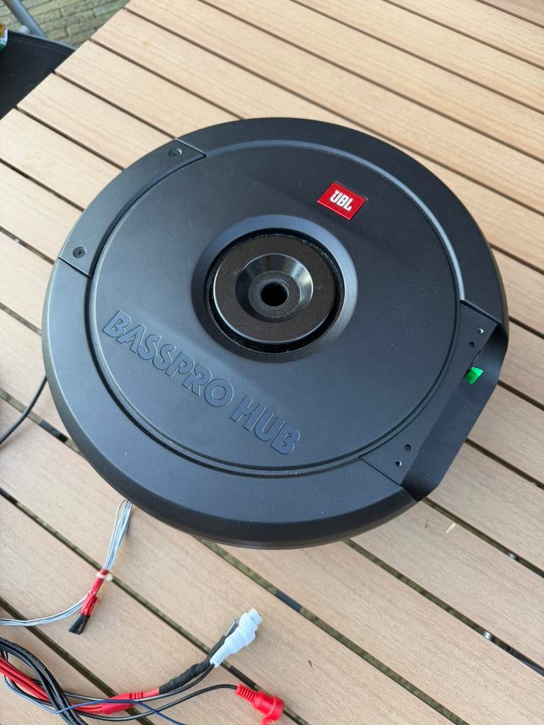 JBL Basspro HUB - actieve auto subwoofer, Auto diversen, Autospeakers, Ophalen, Zo goed als nieuw