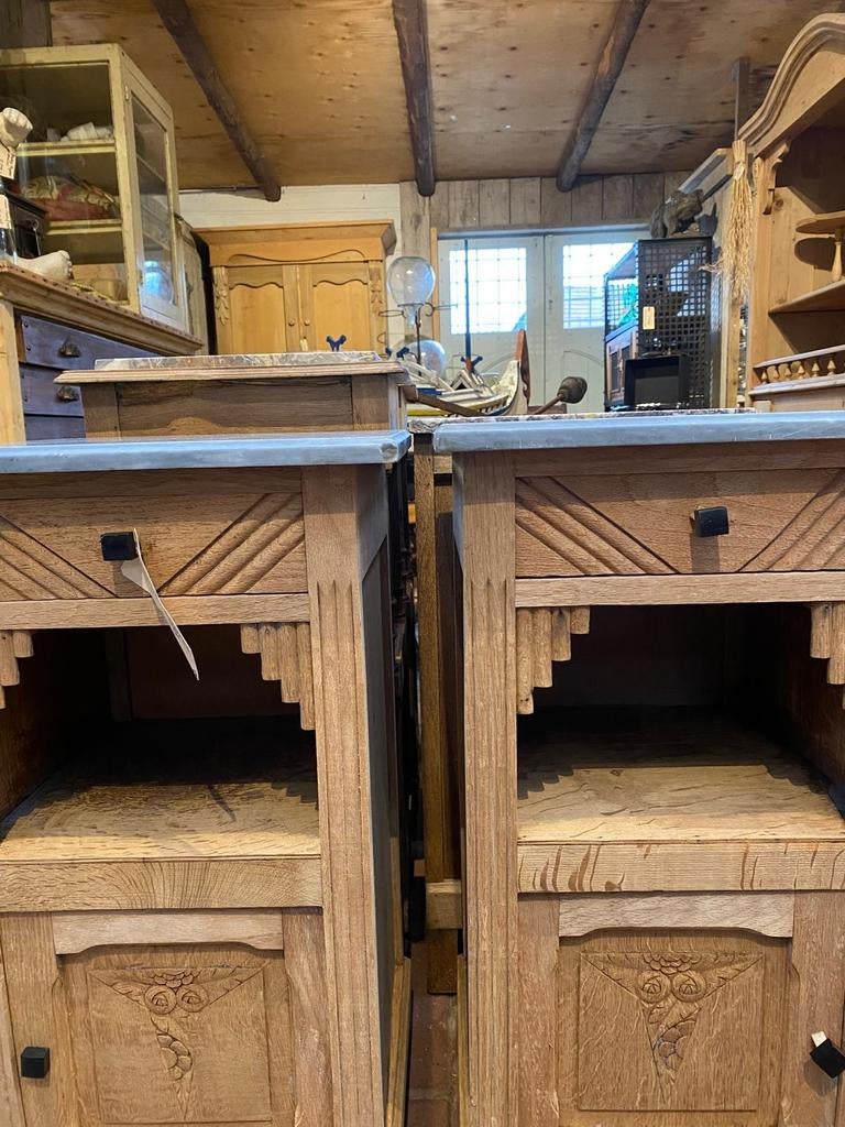 Twee Frans eiken kastjes nachtkastjes met marmer, Ophalen, Gebruikt, Minder dan 45 cm