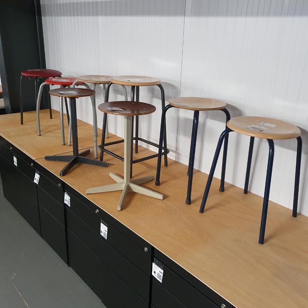 Partij diverse krukken voor een leuke prijs