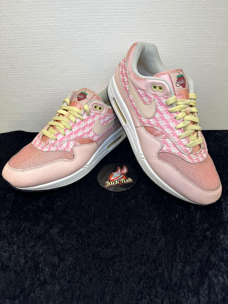 Nike air Max 1 Strawberry Lemonade - size 45, Kleding | Heren, Schoenen, Zo goed als nieuw, Sneakers of Gympen, Overige kleuren
