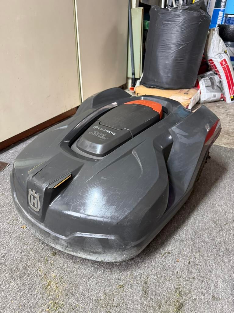 Husqvarna 440 automower, Ophalen, Gebruikt, 20 tot 25 cm, Bestuurbaar via app