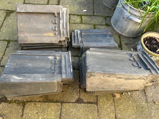 Hoek dakpannen, Gebruikt, Steen of Klei, Ophalen of Verzenden, Minder dan 5 m²