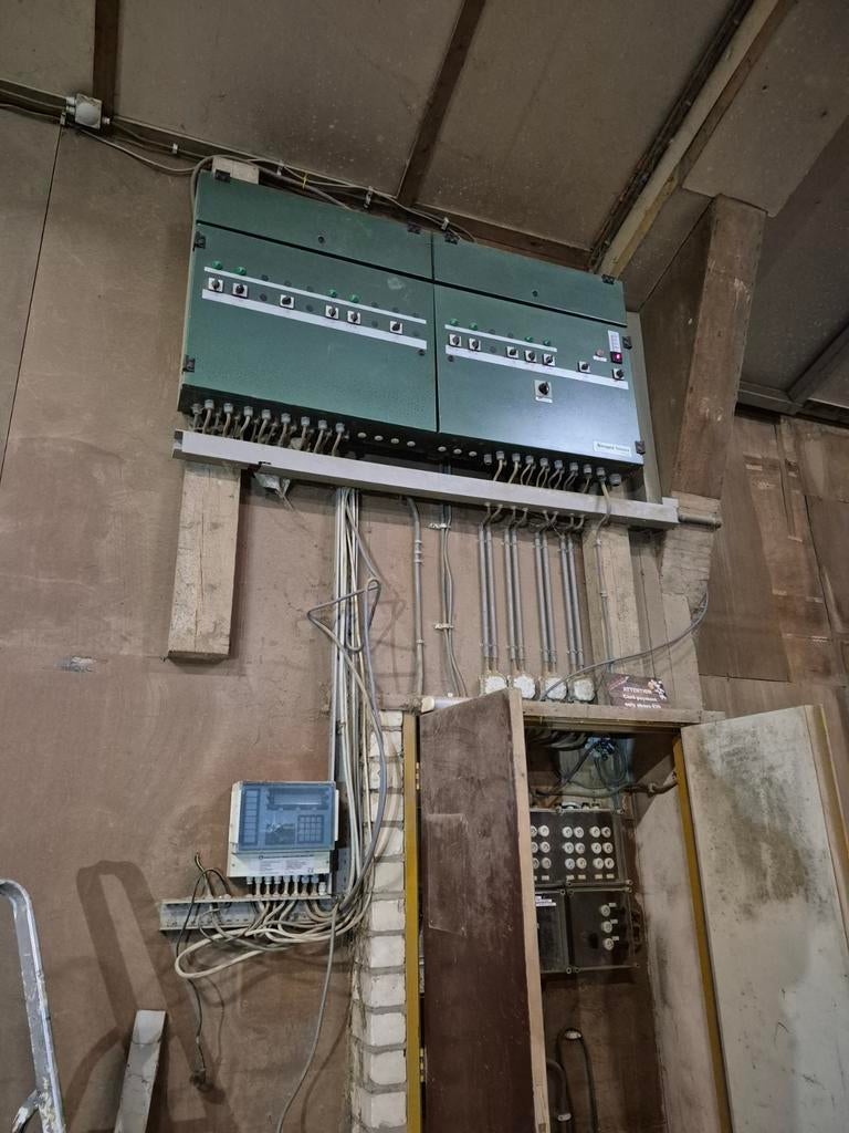 Tolsma digistore met schakelkast, Ophalen