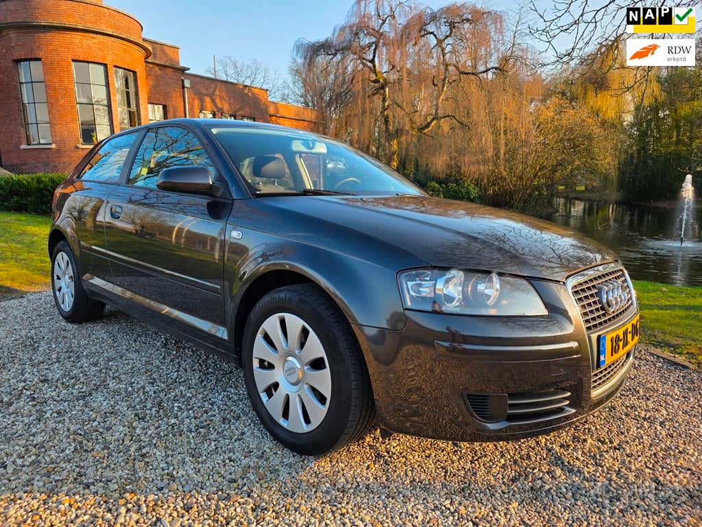 Audi A3 1.6 Attraction AIRCO/cruise *117.000km*, Auto's, Audi, Voorwielaandrijving, Electronic Stability Program (ESP), Gebruikt