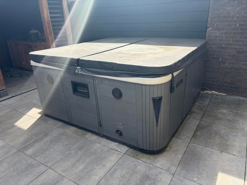 6 persoons jacuzzi, Ophalen, Gebruikt, Trap, Vast