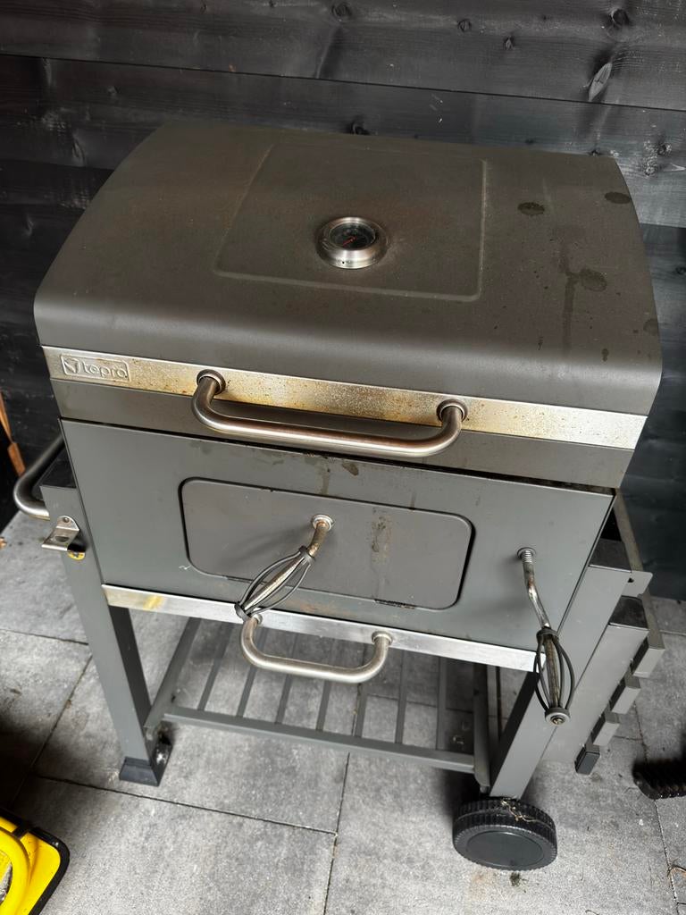 BBQ met thermometer en wielen, Ophalen, Gebruikt