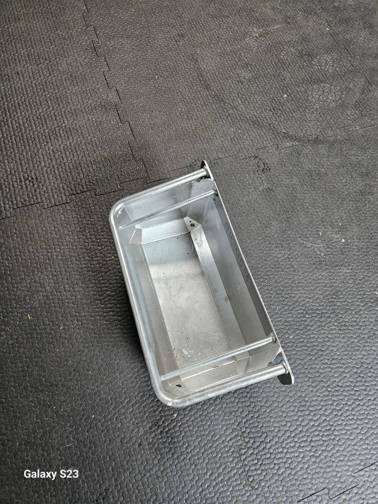 GROTE AKTIE/ PAARDEVOERBAKKEN/ WATERBAKKEN/ STOOTBEUGEL  ENZ, Dieren en Toebehoren, Stalling en Weidegang