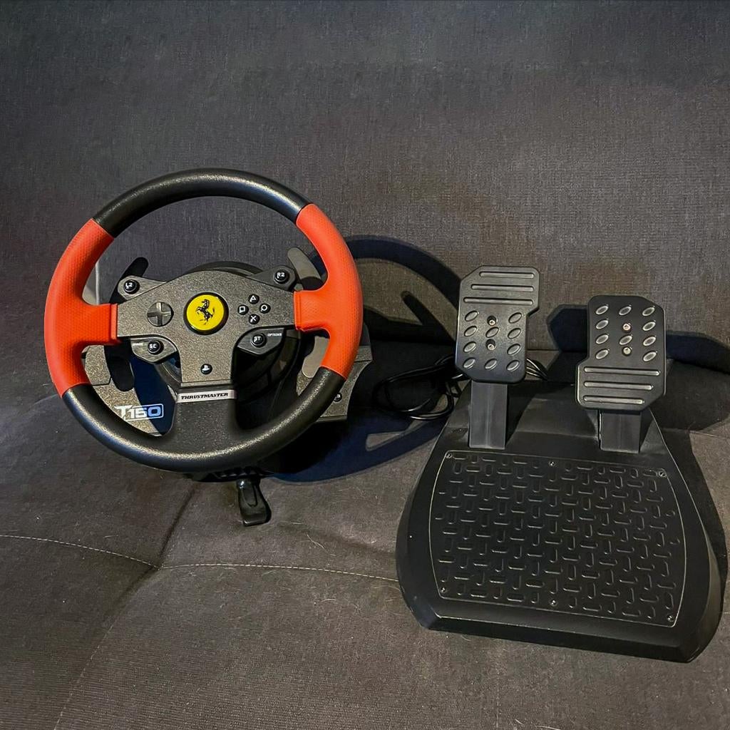Thrustmaster T150 Ferrari Stuur + Pedalen – PC PS4 PS3, Ophalen, Zo goed als nieuw