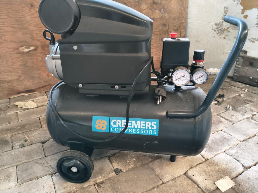 creemers compressor, Doe-het-zelf en Verbouw, Compressors, Ophalen, Zo goed als nieuw, 200 tot 400 liter/min, Mobiel