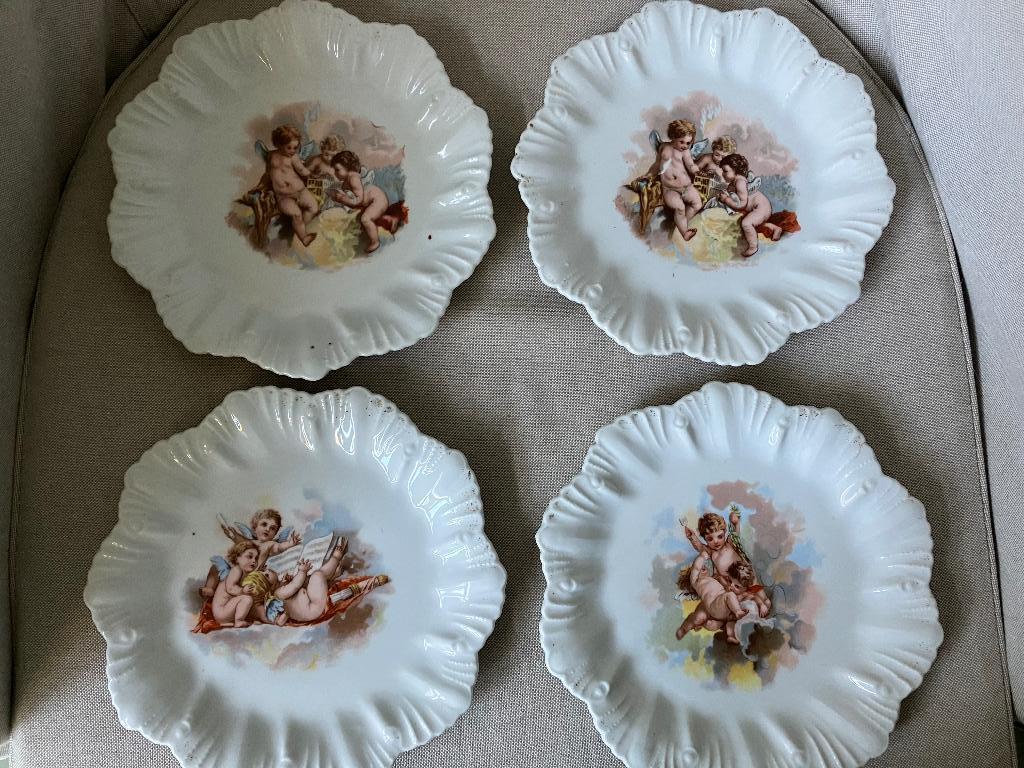 Porseleinen bordjes met engeltjes/ putti, Ophalen of Verzenden