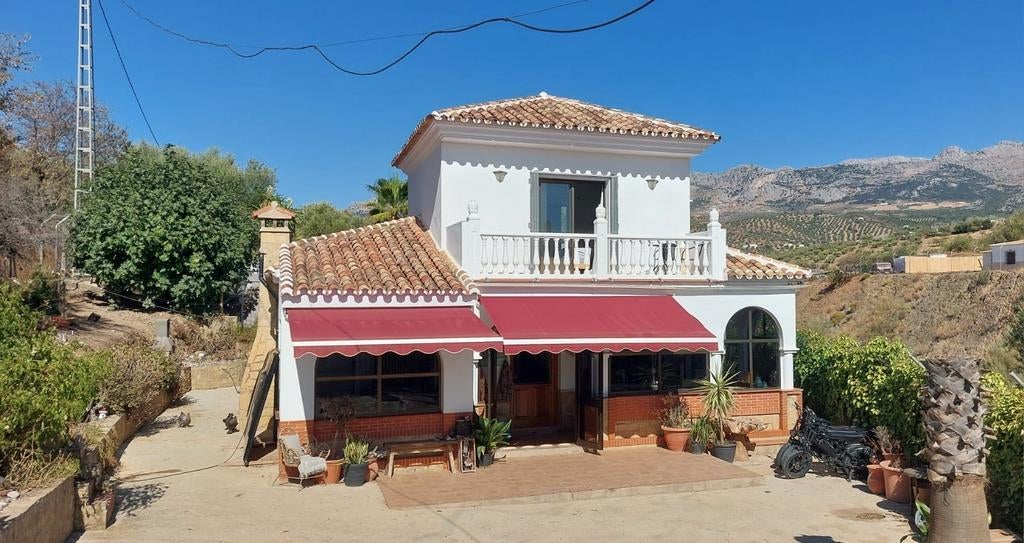 Unieke Villa met Zwembad, Vakantie, Zwembad, Stad