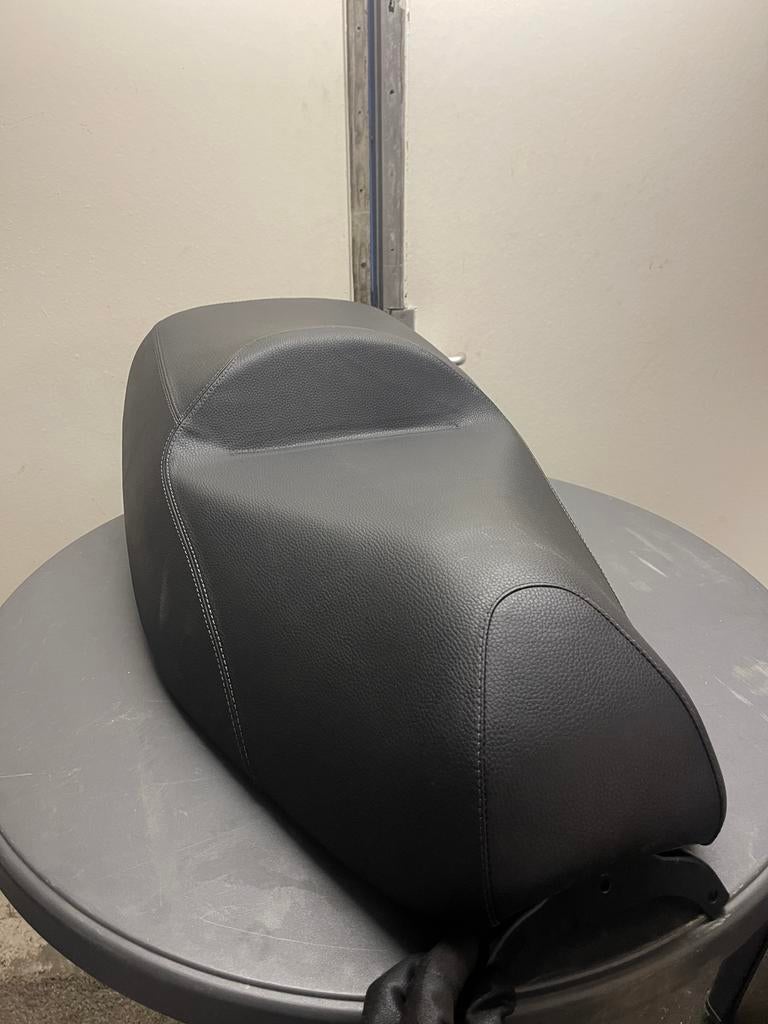 Piaggio MP3 125cc-500cc Zadel / Buddyseat Origineel, Ophalen of Verzenden, Nieuw, Zadel, Piaggio