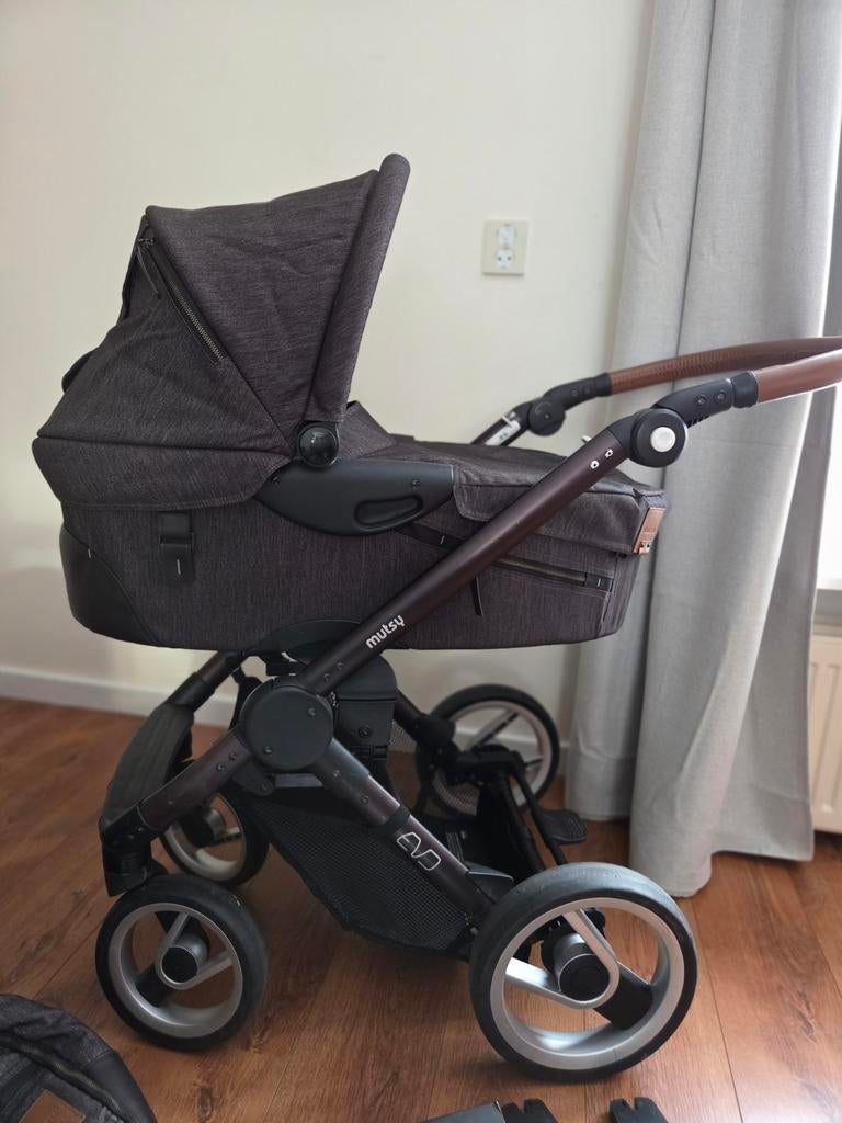Mutsy Evo industrial grey kinderwagen., Kinderen en Baby's, Kinderwagens en Combinaties, Gebruikt, Mutsy, Verstelbare duwstang