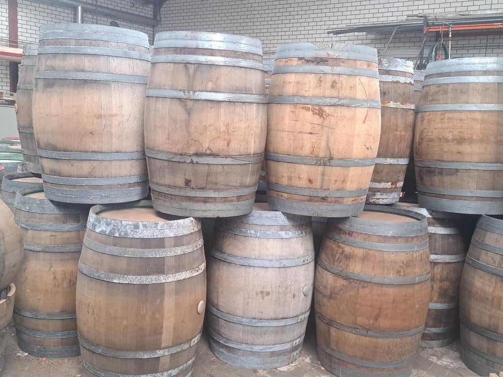 eiken wijnvaten regentonnen 225 L € 60.00, 150 liter of meer, Ophalen, Zo goed als nieuw, Hout
