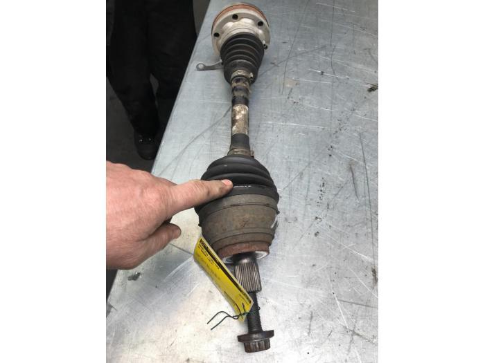 Aandrijfas links-voor van een Volkswagen Sharan, Auto-onderdelen, Remmen en Aandrijving, Volkswagen, Gebruikt, 3 maanden garantie