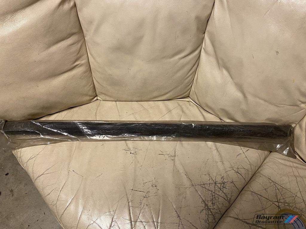 Bmw E32 stootlijst rechtsvoor nieuw 51131969202 deur 7-serie, Ophalen of Verzenden, Gebruikt, Rechts, BMW