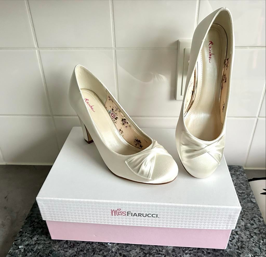Nieuwe Rainbow, Fiarucci (bruids) schoen, ivory maat 7=40,5, Schoenen met lage hakken, Wit, Nieuw, Ophalen of Verzenden