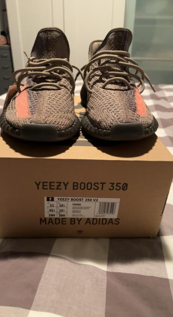 Yeezy Boost 350 V2, Ophalen of Verzenden, Zo goed als nieuw, Bruin, Sneakers of Gympen