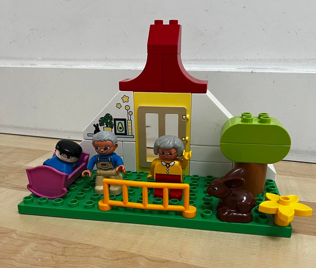 Duplo huisje van Opa en Oma met konijn, boom en bedje, Kinderen en Baby's, Speelgoed | Duplo en Lego, Ophalen of Verzenden, Gebruikt