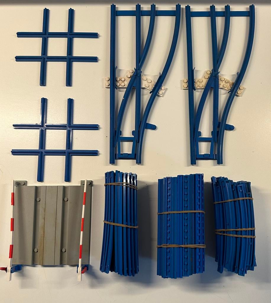 Partij Lego trein rails blauw met kruisingen overgang, Kinderen en Baby's, Speelgoed | Duplo en Lego, Ophalen of Verzenden, Zo goed als nieuw