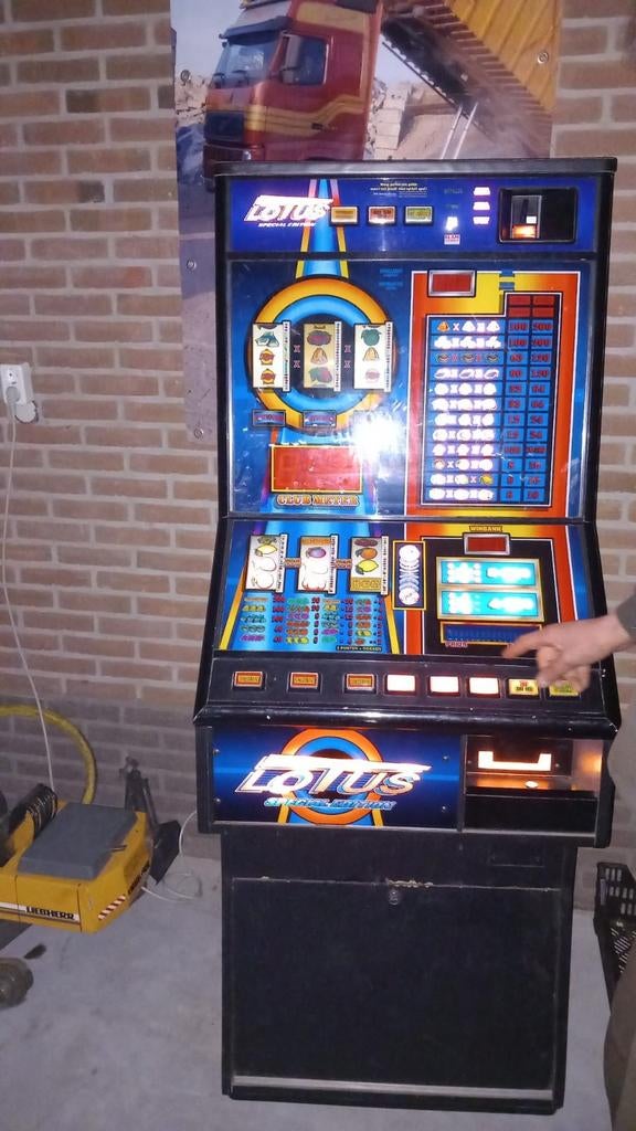 Gokkast Lotus Special Edition, Verzamelen, Automaten | Gokkasten en Fruitautomaten, Euro, Ophalen of Verzenden, Gebruikt, Met sleutels