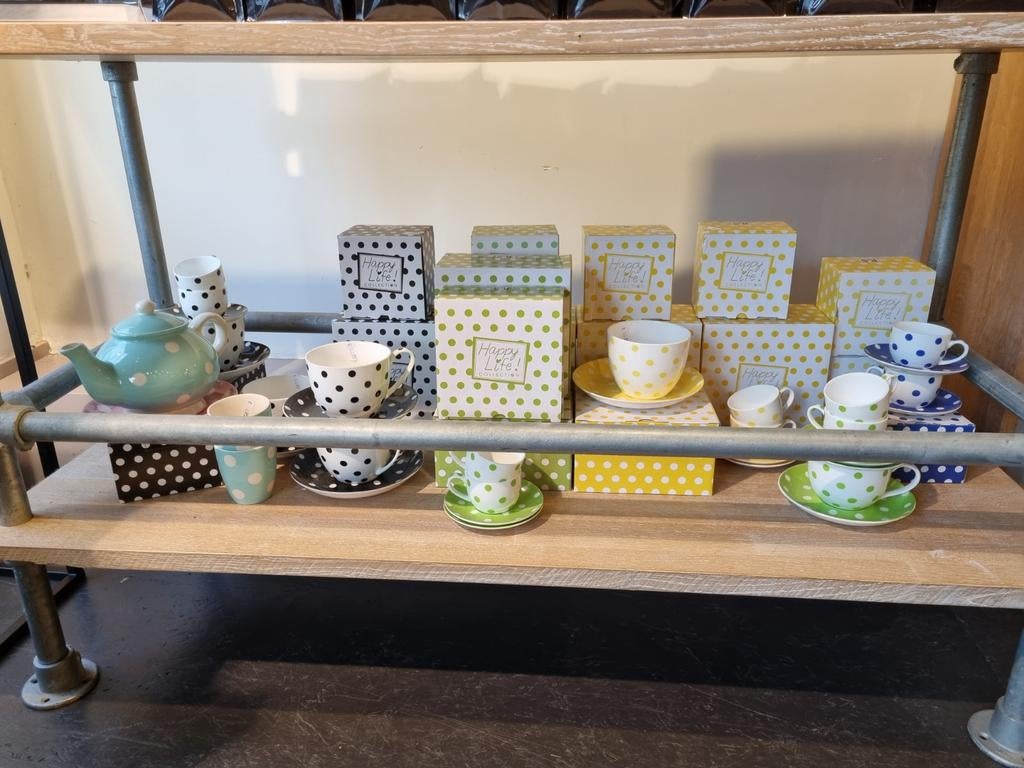 Assortiment Happy Life servies, Huis en Inrichting, Keuken | Servies, Nieuw, Ophalen of Verzenden, Overige stijlen, Kop(pen) en/of Schotel(s)