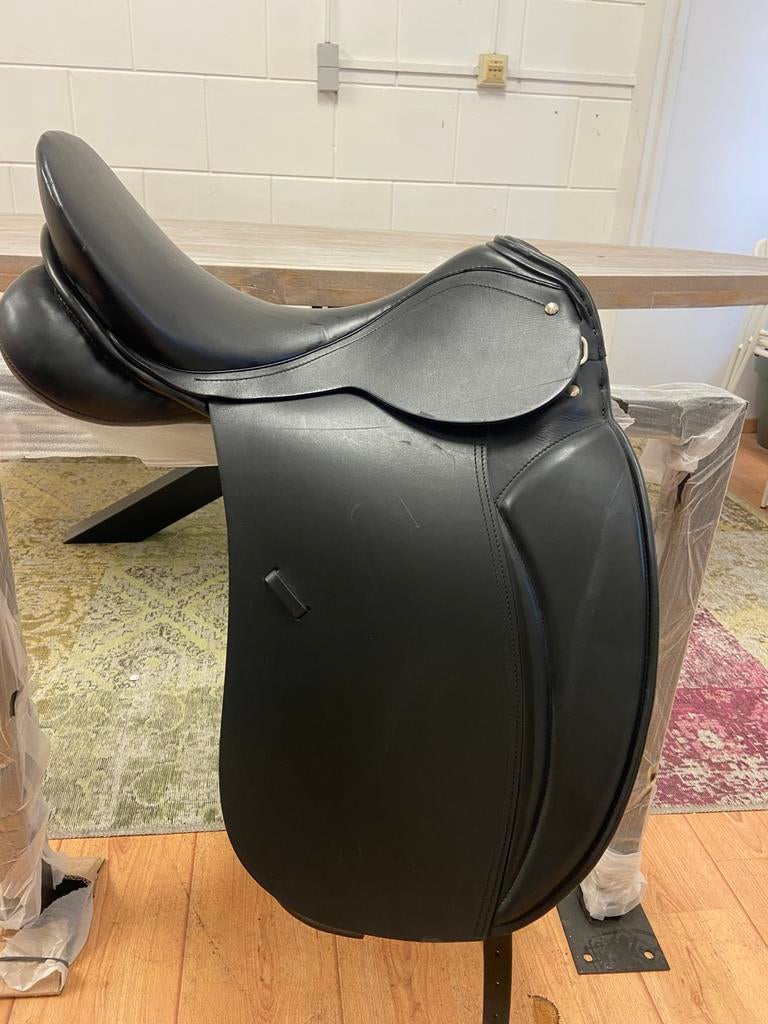 Dressuur zadel Nieuw. 17,5”, Boom-Breed, Ophalen of Verzenden, Zo goed als nieuw, Dressuur