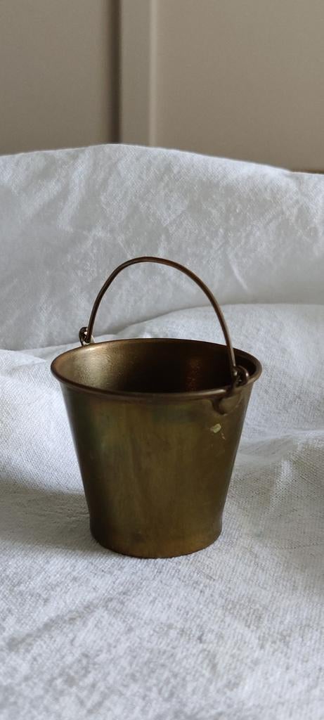 Antiek koperen miniatuur emmertje - messing - met hartjes., Verzenden